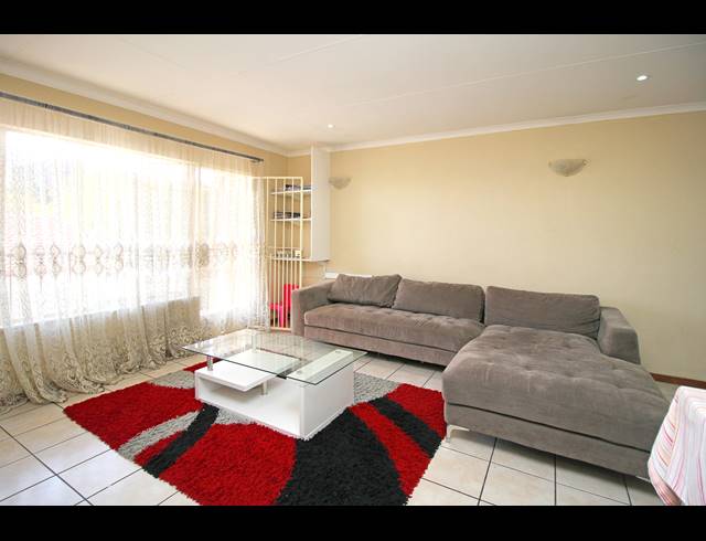 2 BEDROOM TOWNHOUSE FOR SALE IN FERNDALE